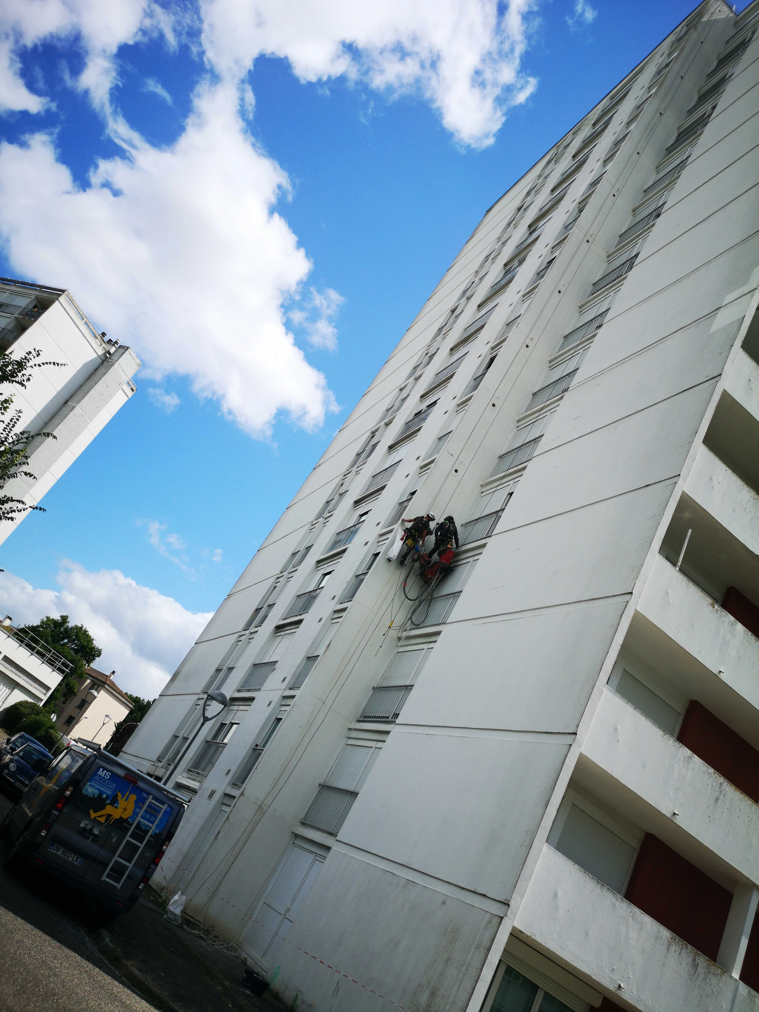 Intervention de cordistes MS Access pour carotter et maîtriser la hauteur chez FORBETON BLANQUEFORT à Merignac (bâtiment) – 1